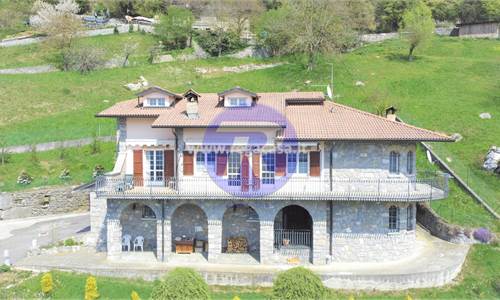 Villa In Vendita a Zogno